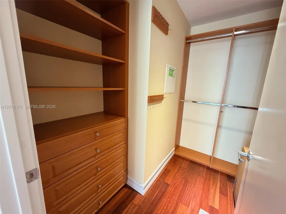 1060 Brickell Ave #2601 Miami, FL 33131