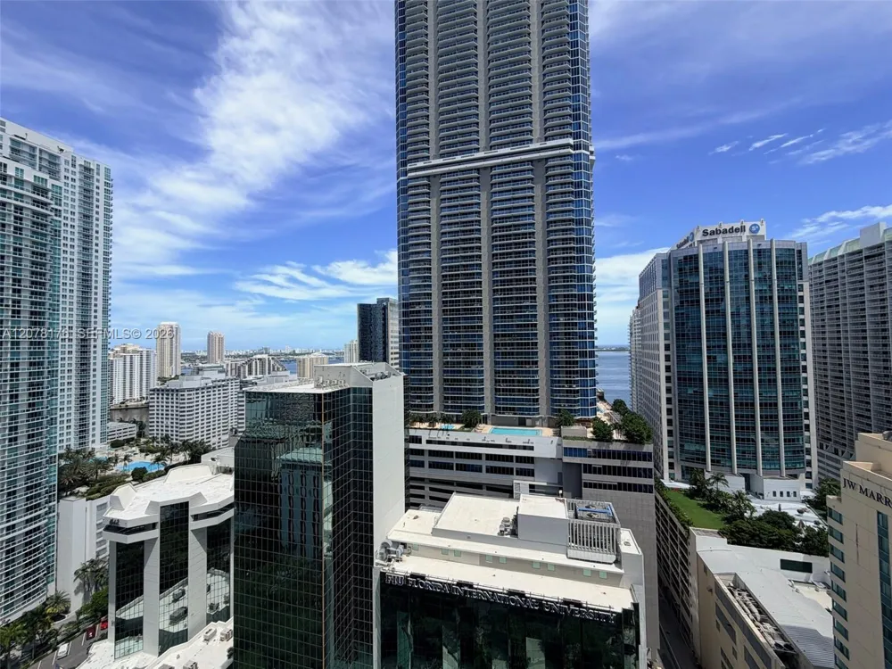 1060 Brickell Ave #2601 Miami, FL 33131