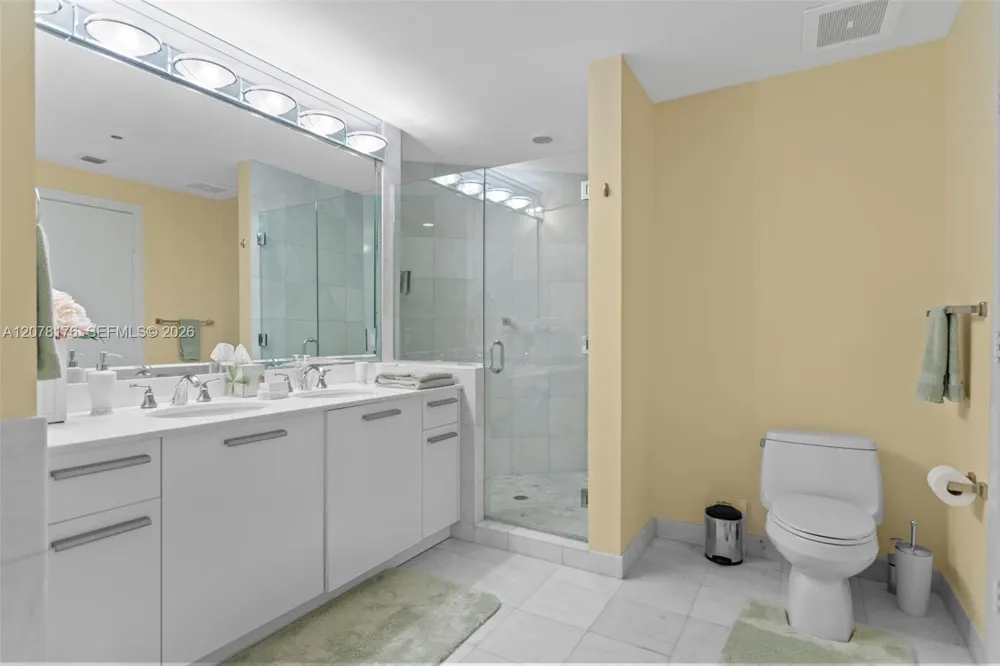 1060 Brickell Ave #2601 Miami, FL 33131