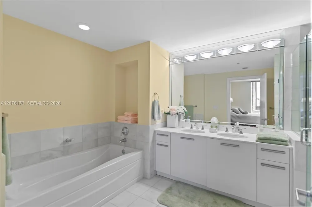 1060 Brickell Ave #2601 Miami, FL 33131