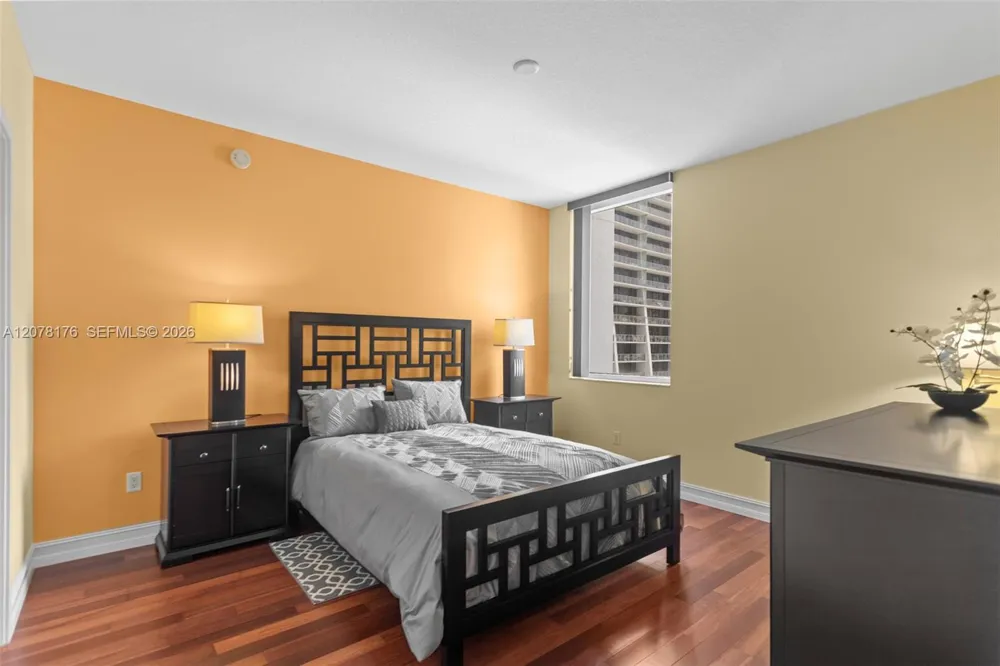 1060 Brickell Ave #2601 Miami, FL 33131