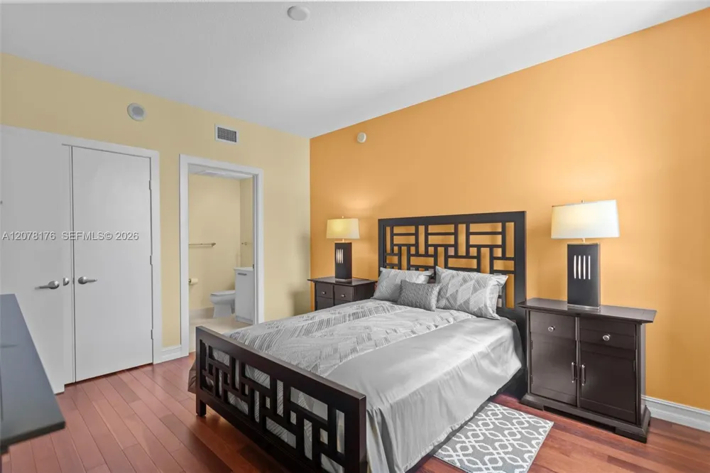 1060 Brickell Ave #2601 Miami, FL 33131