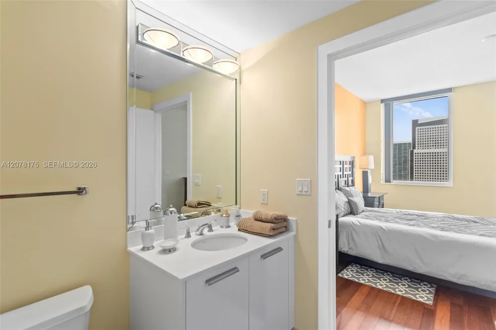 1060 Brickell Ave #2601 Miami, FL 33131