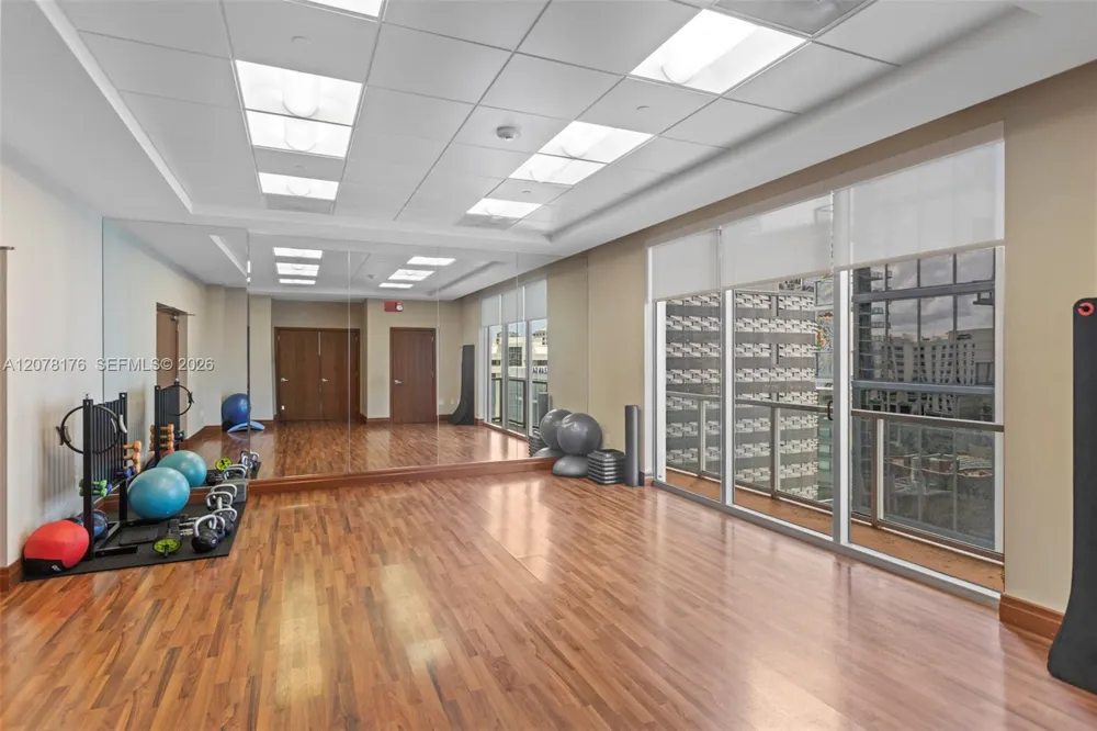 1060 Brickell Ave #2601 Miami, FL 33131