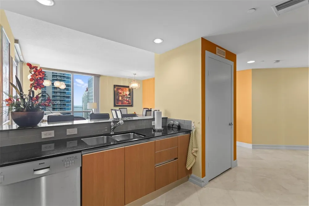 1060 Brickell Ave #2601 Miami, FL 33131