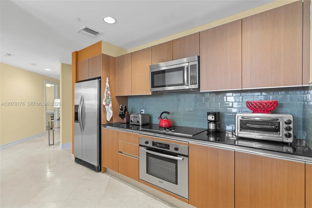 1060 Brickell Ave #2601 Miami, FL 33131