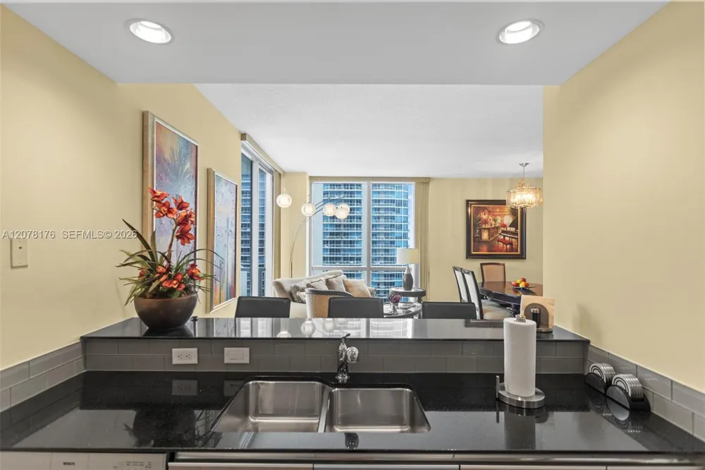 1060 Brickell Ave #2601 Miami, FL 33131