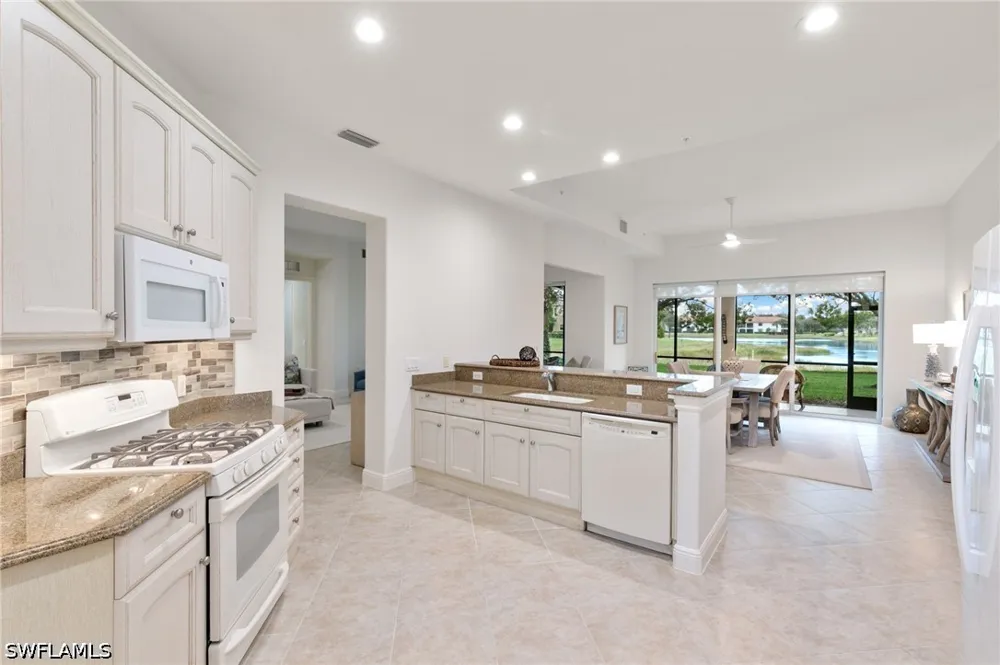 Aviamar Circle #8-102 Naples, FL 34114