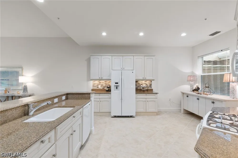 Aviamar Circle #8-102 Naples, FL 34114