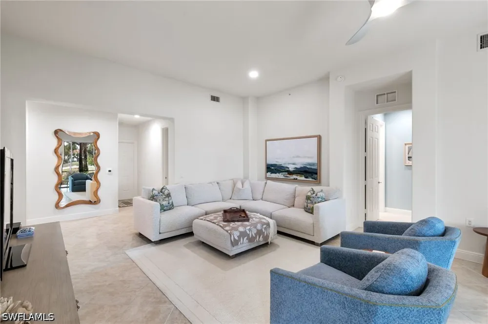 Aviamar Circle #8-102 Naples, FL 34114