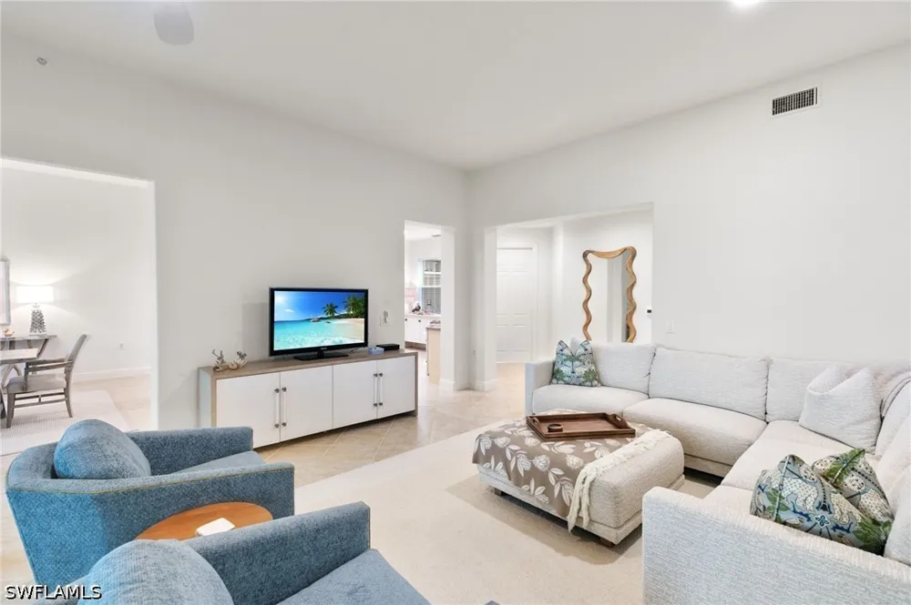 Aviamar Circle #8-102 Naples, FL 34114