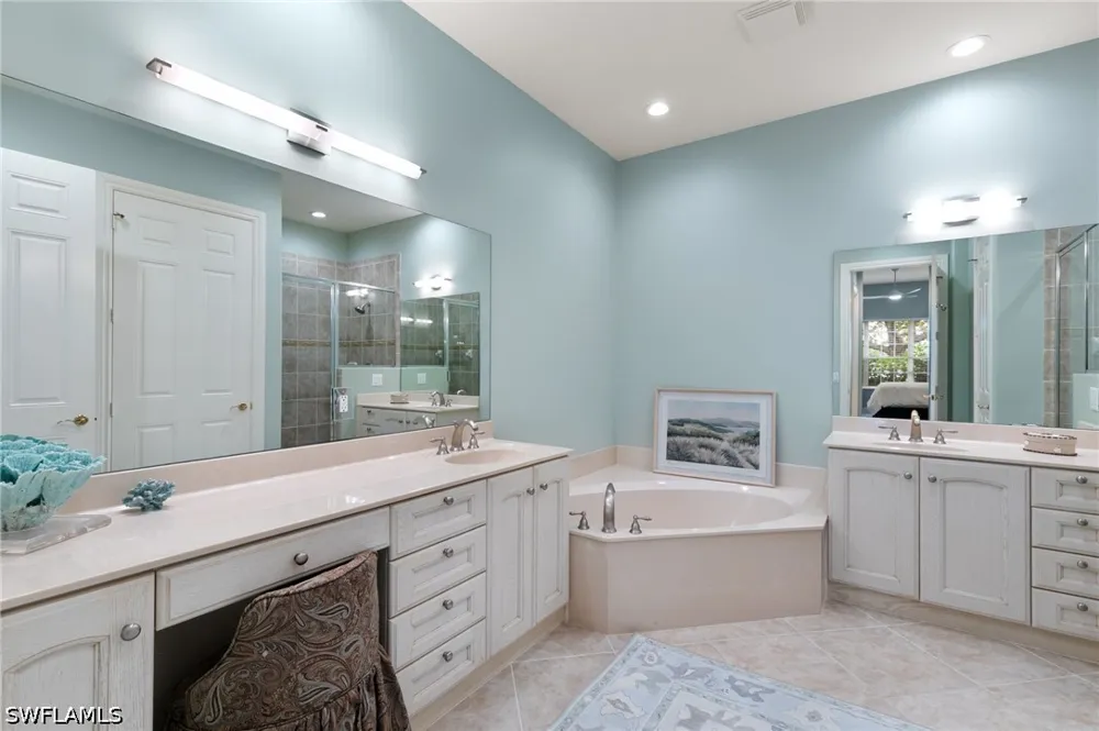 Aviamar Circle #8-102 Naples, FL 34114