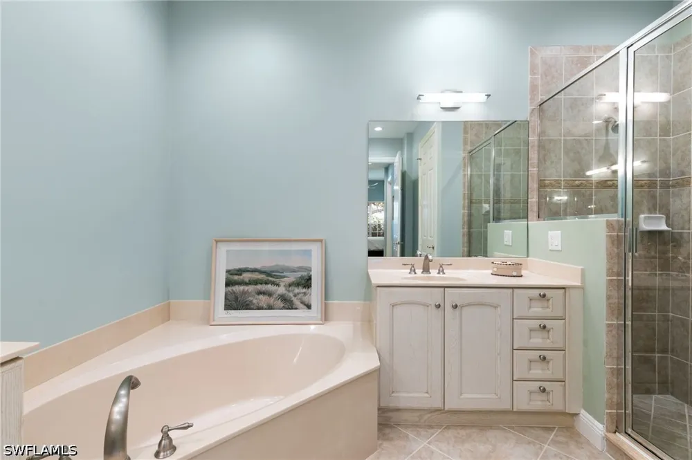 Aviamar Circle #8-102 Naples, FL 34114