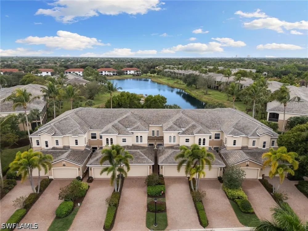 Aviamar Circle #8-102 Naples, FL 34114