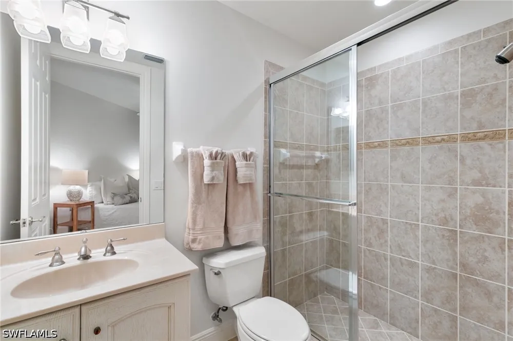 Aviamar Circle #8-102 Naples, FL 34114
