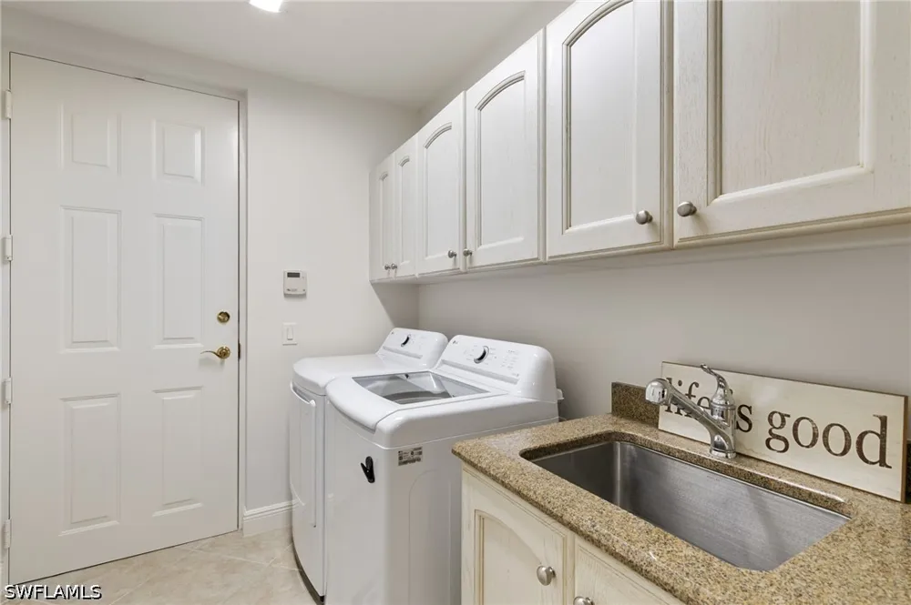 Aviamar Circle #8-102 Naples, FL 34114