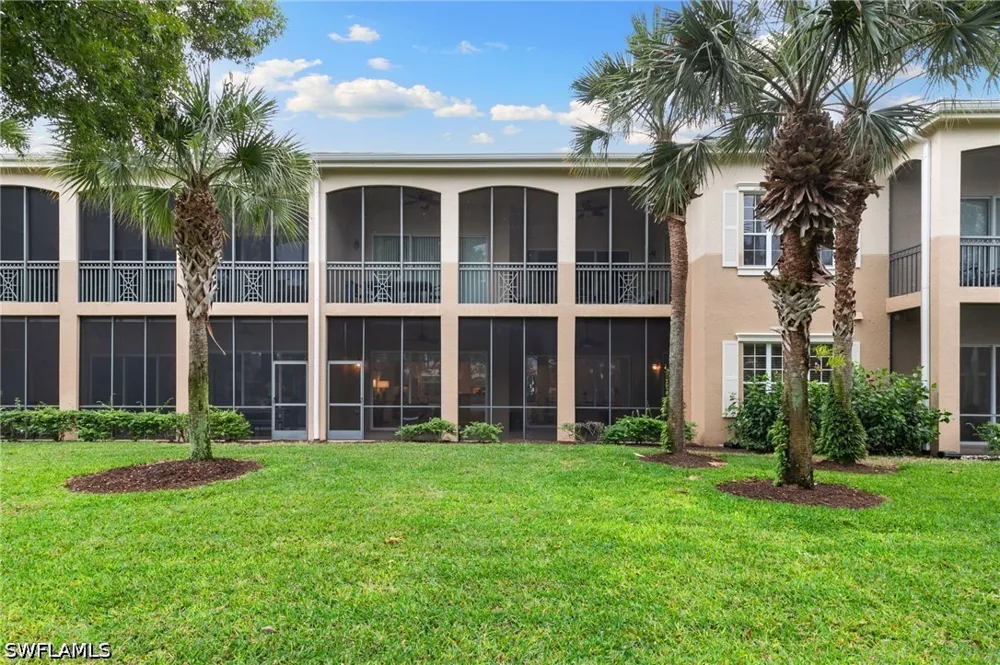 Aviamar Circle #8-102 Naples, FL 34114