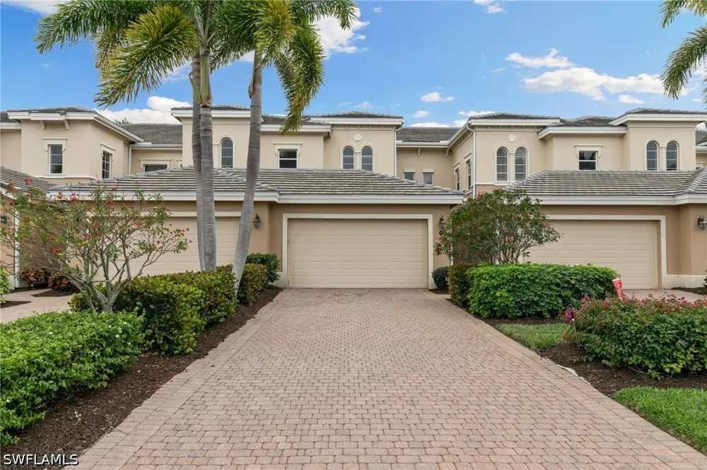 Aviamar Circle #8-102 Naples, FL 34114