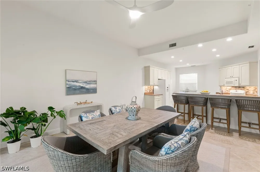 Aviamar Circle #8-102 Naples, FL 34114