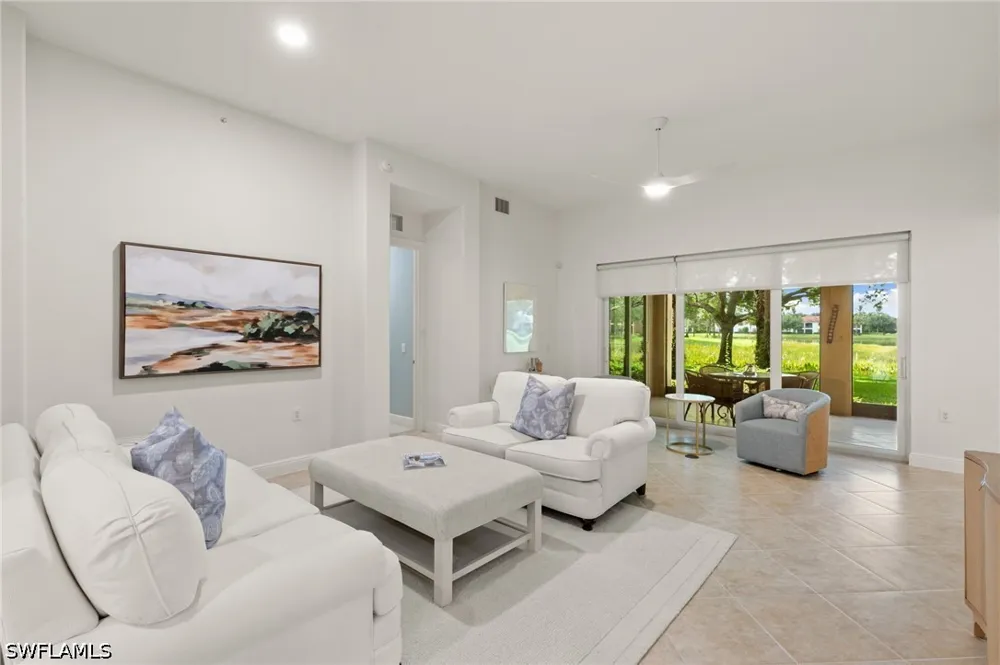 Aviamar Circle #8-102 Naples, FL 34114