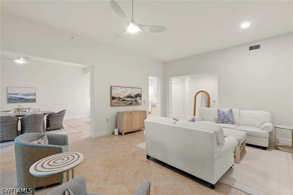 Aviamar Circle #8-102 Naples, FL 34114