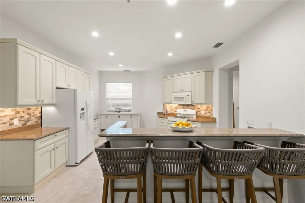 Aviamar Circle #8-102 Naples, FL 34114