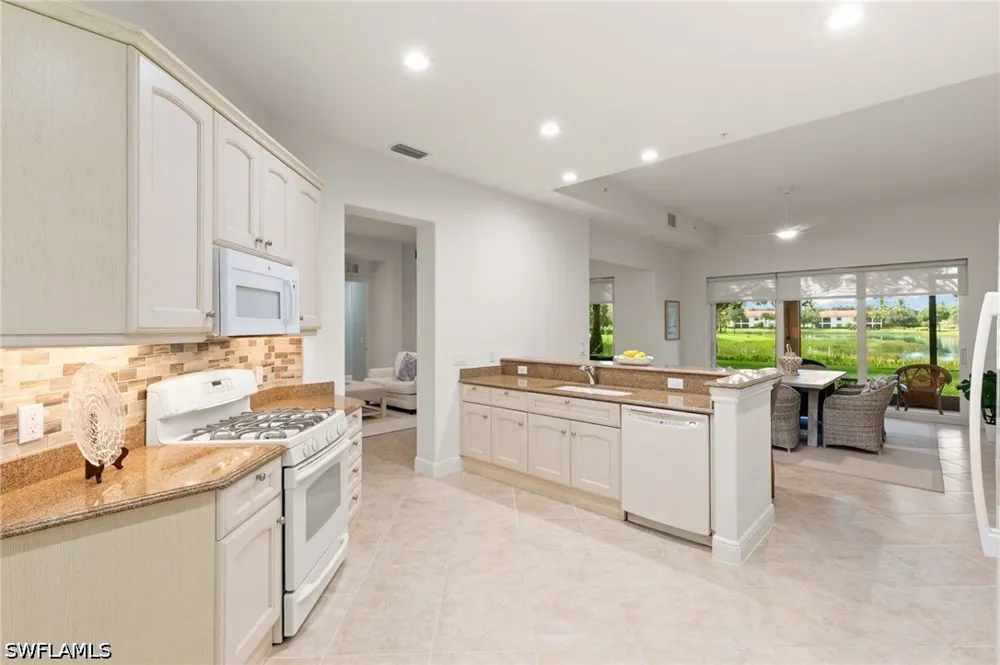 Aviamar Circle #8-102 Naples, FL 34114