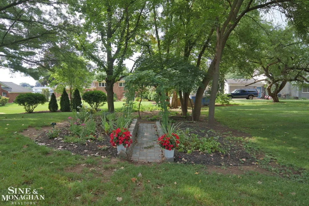 4882 25 Mile Road Shelby Charter Township, MI 48316