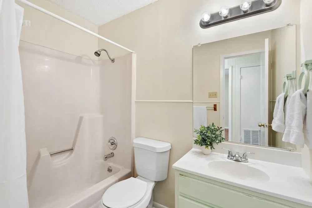 1902 Twin Oaks Street Kingsland, TX 78639