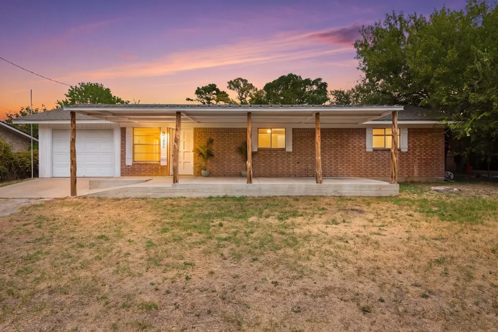 1902 Twin Oaks Street Kingsland, TX 78639