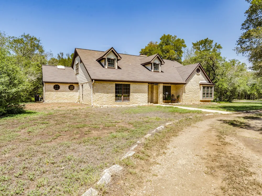 1112 Live Oak Loop Buda, TX 78610