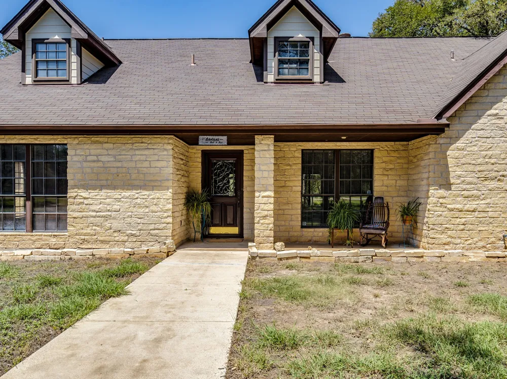 1112 Live Oak Loop Buda, TX 78610
