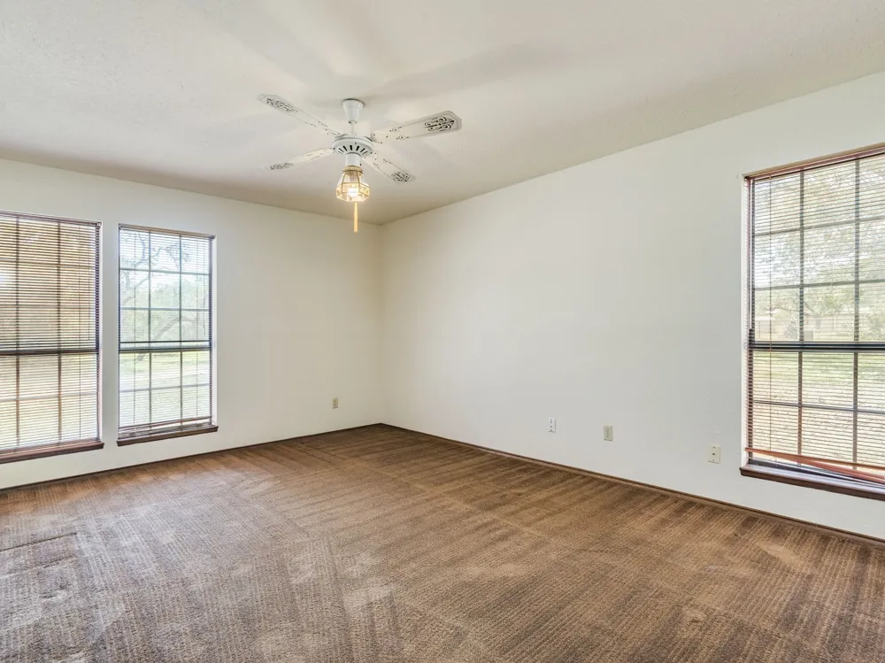 1112 Live Oak Loop Buda, TX 78610