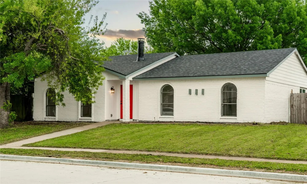 2009 Clark Trail Grand Prairie, TX 75052