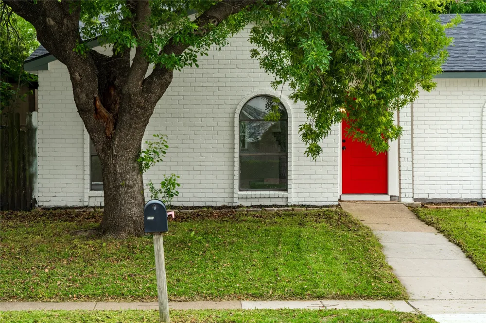 2009 Clark Trail Grand Prairie, TX 75052