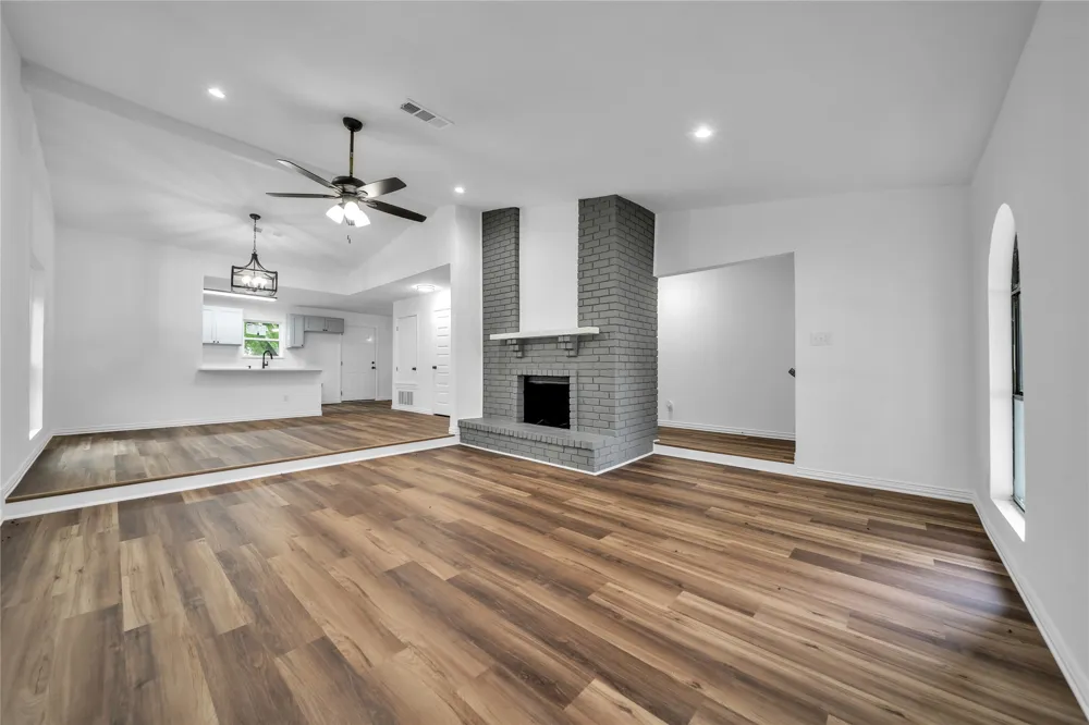 2009 Clark Trail Grand Prairie, TX 75052