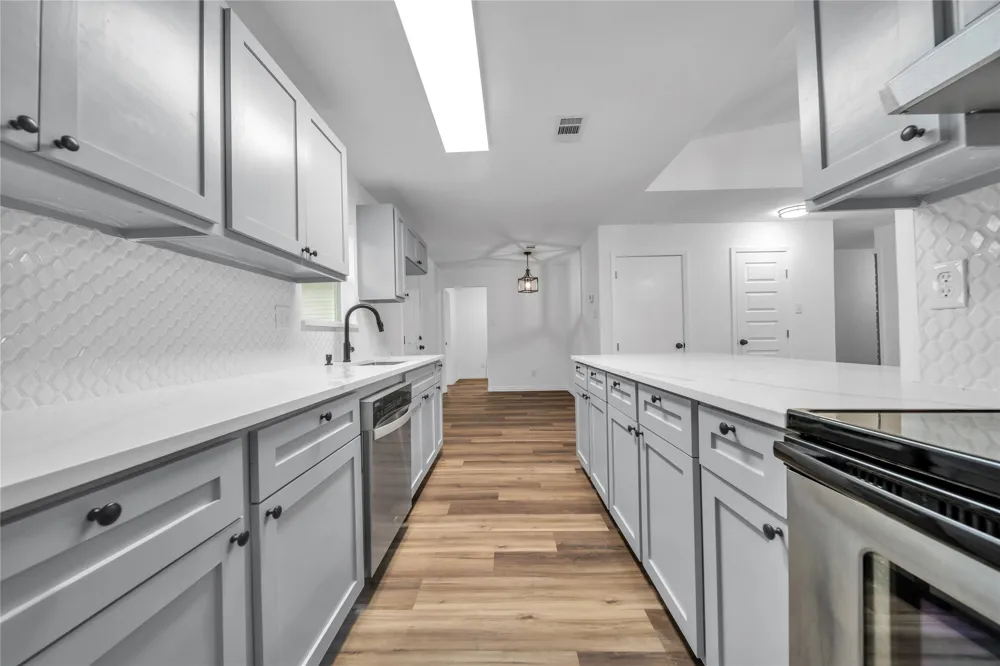 2009 Clark Trail Grand Prairie, TX 75052