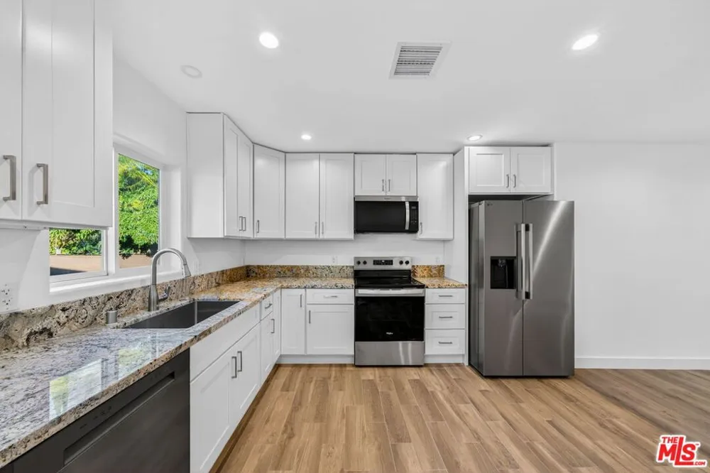 17623 Burbank Boulevard Encino, CA 91316