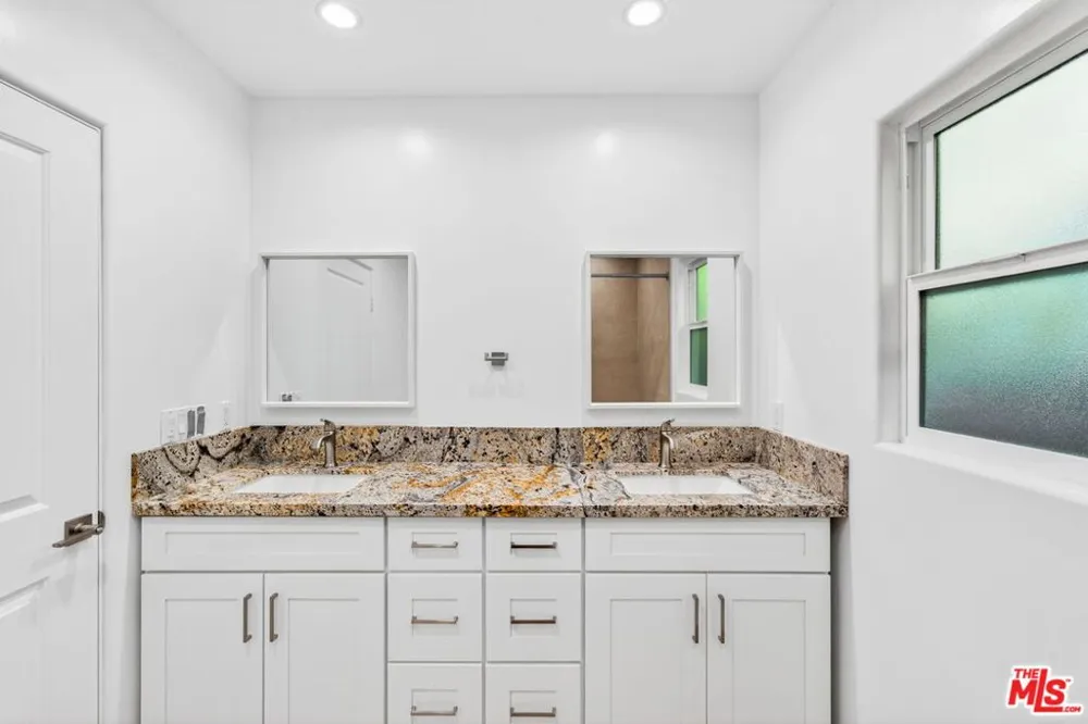 17623 Burbank Boulevard Encino, CA 91316