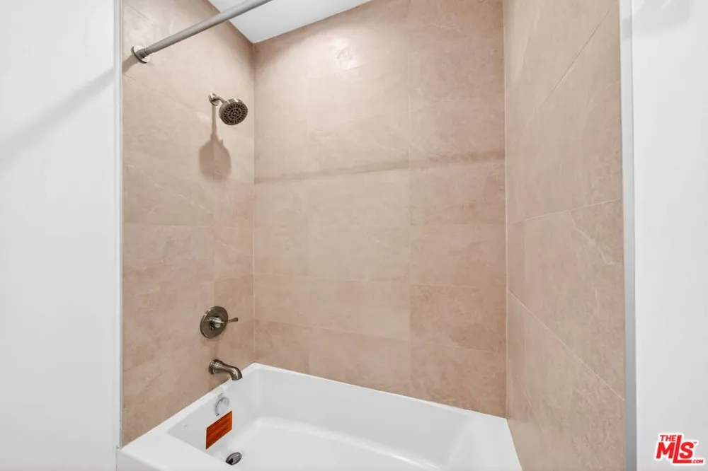 17623 Burbank Boulevard Encino, CA 91316