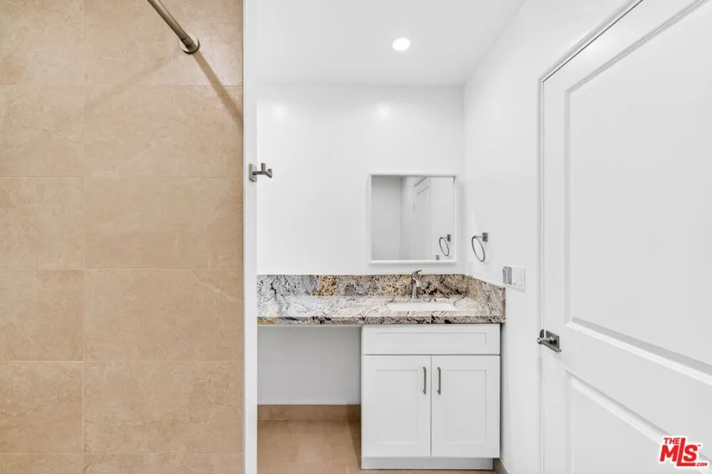 17623 Burbank Boulevard Encino, CA 91316