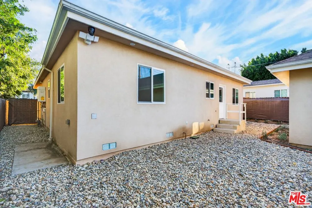 17623 Burbank Boulevard Encino, CA 91316