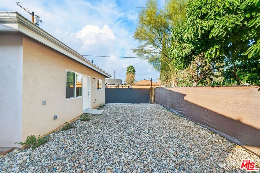 17623 Burbank Boulevard Encino, CA 91316