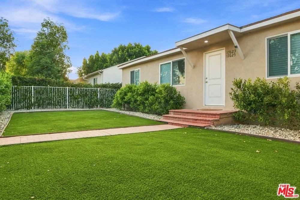 17623 Burbank Boulevard Encino, CA 91316