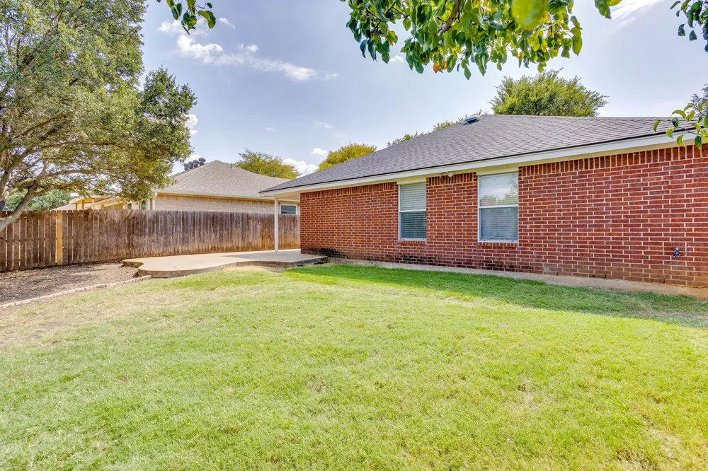 161 Adams Drive Crowley, TX 76036