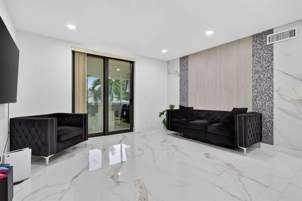 8404 W SAMPLE ROAD #230 Coral Springs, FL 33065