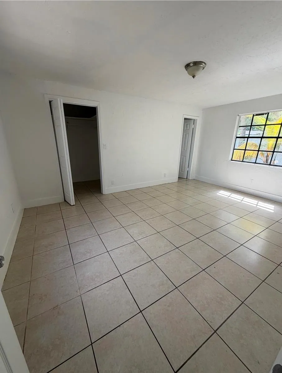 3411 NW 9th Court Fort Lauderdale, FL 33311
