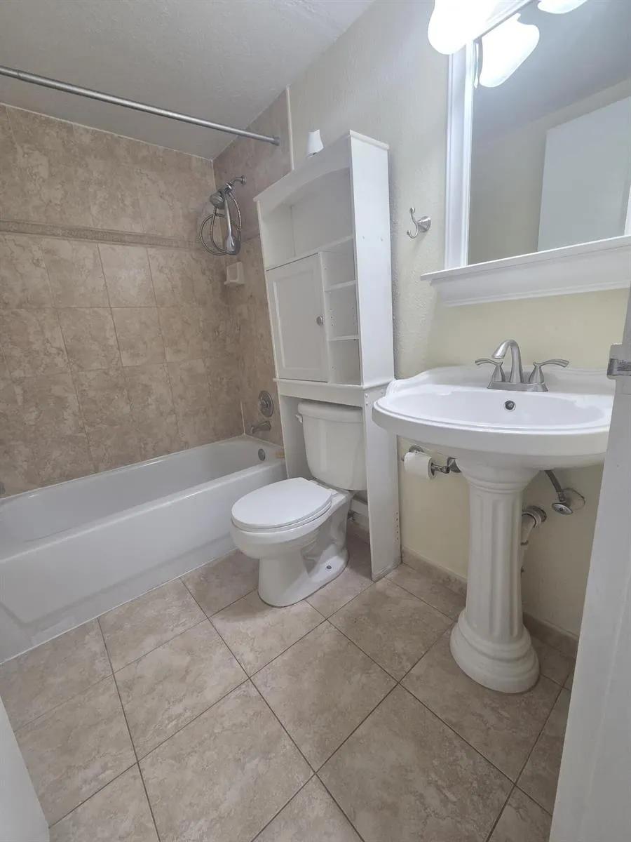 8419 Forest Hills Drive #105 Coral Springs, FL 33065