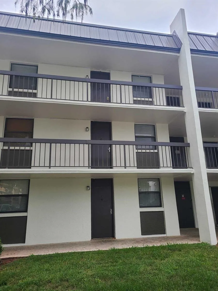 8419 Forest Hills Drive #105 Coral Springs, FL 33065