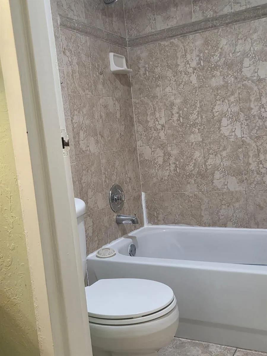 8419 Forest Hills Drive #105 Coral Springs, FL 33065